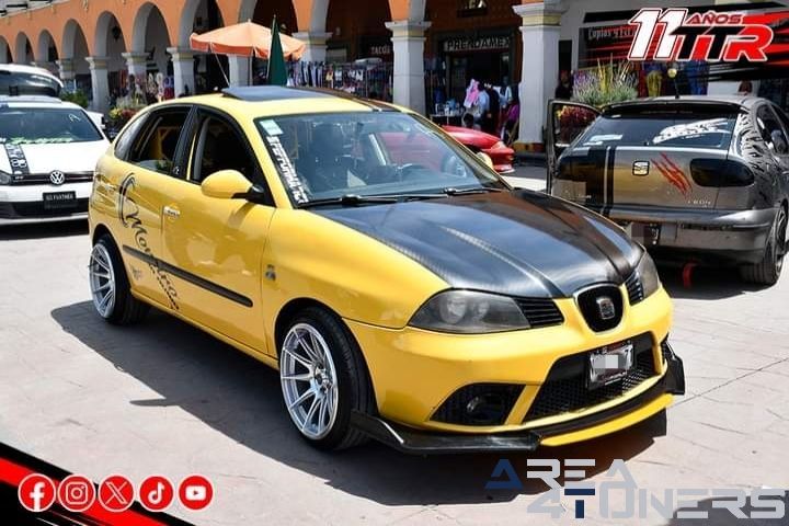 Escandalosos Car Club
Imagen del reportaje de la revista Tuning Area4tuners.es, de la concentración de coches Tuning del año 2024 en Acaetingo, Puebla, México.