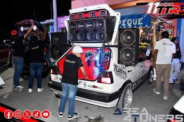 Exhibición Coches Tardeada Mexicana
Imagen del reportaje de la revista Tuning Area4tuners.es, de la concentración de coches Tuning del año 2024 en San Hipóleto, Puebla, México.