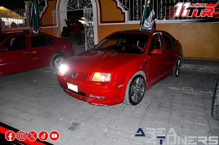 Exhibición Coches Tardeada Mexicana
Imagen del reportaje de la revista Tuning Area4tuners.es, de la concentración de coches Tuning del año 2024 en San Hipóleto, Puebla, México.