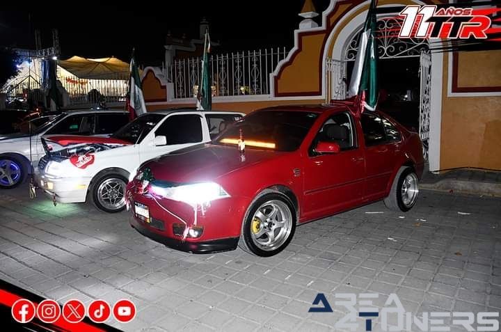 Exhibición Coches Tardeada Mexicana
Imagen del reportaje de la revista Tuning Area4tuners.es, de la concentración de coches Tuning del año 2024 en San Hipóleto, Puebla, México.