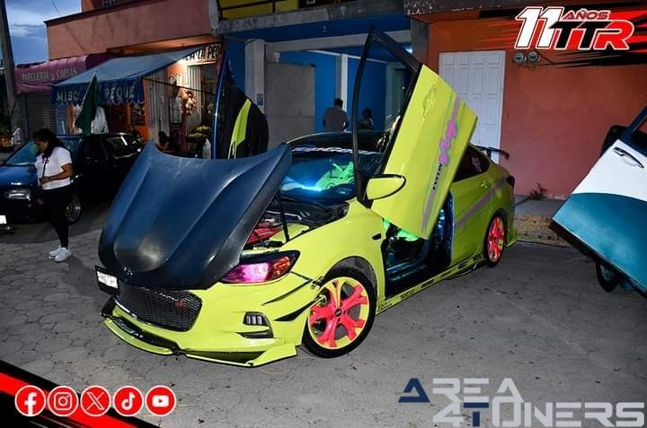 Exhibición Coches Tardeada Mexicana
Imagen del reportaje de la revista Tuning Area4tuners.es, de la concentración de coches Tuning del año 2024 en San Hipóleto, Puebla, México.