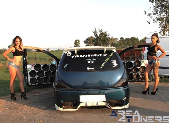 1 Raduno Motori Sagra Del Riso
Imagen del reportaje de la revista Tuning Area4tuners.es, de la concentración de coches Tuning del año 2024 en Jolanda Di Savoia, Ferrara, Italia.