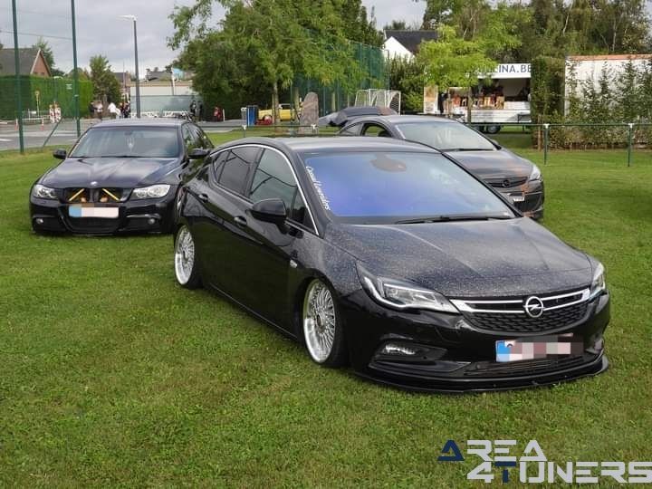 Casual Sunday 2024
Imagen del reportaje de la revista Tuning Area4tuners.es, de la concentración de coches Tuning del año 2024 en Wevelgem, Bélgica.