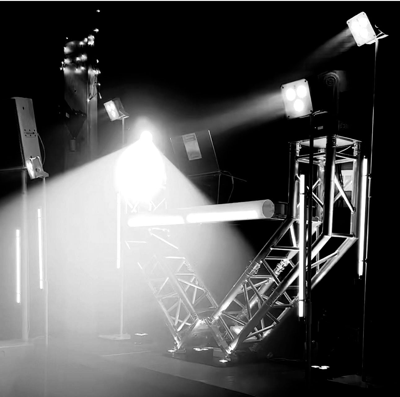 Dj Arbeitsplatz mit Alu Traverse