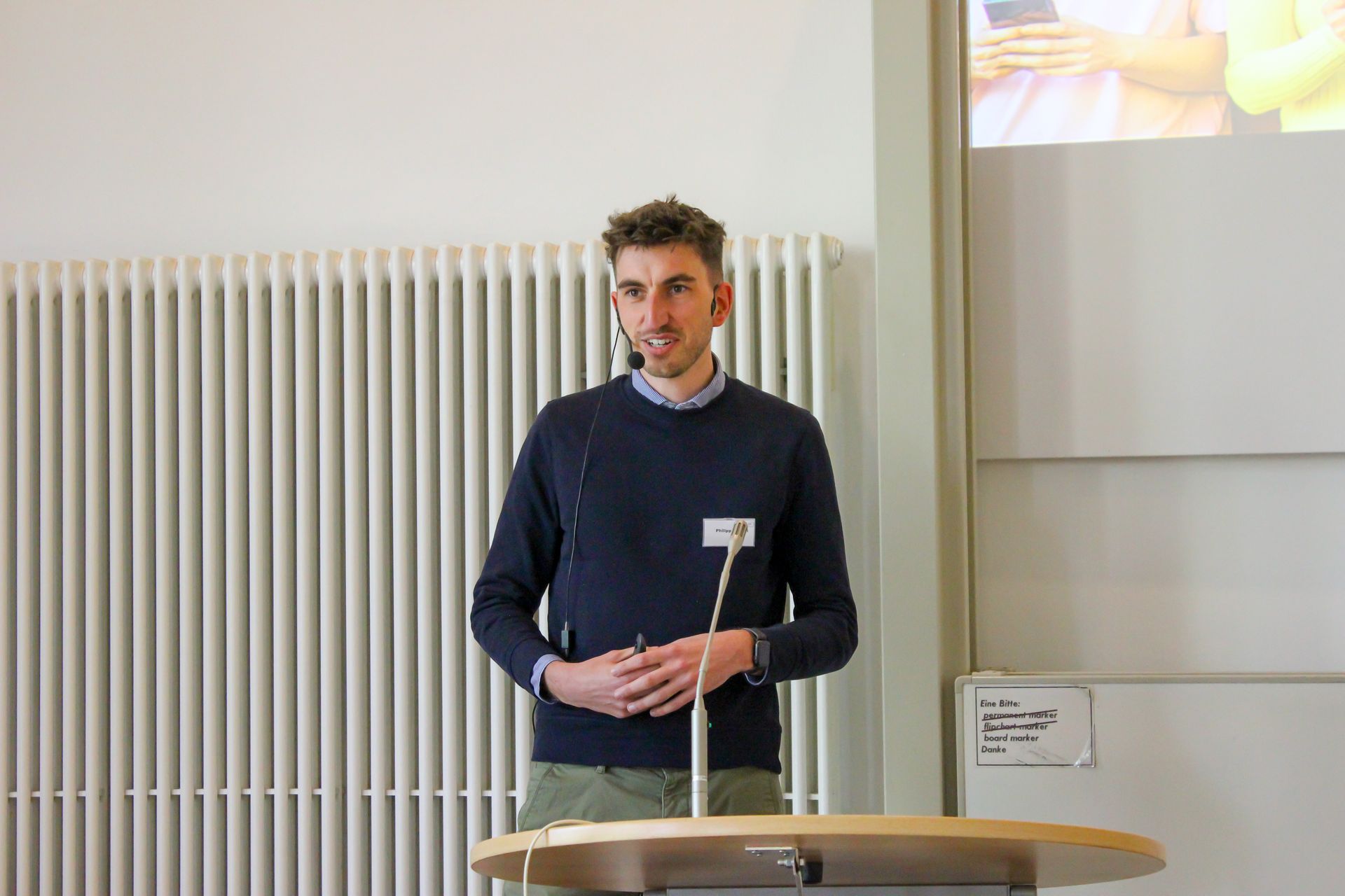 Ein Bild von Philipp Hubert bei einem Vortrag