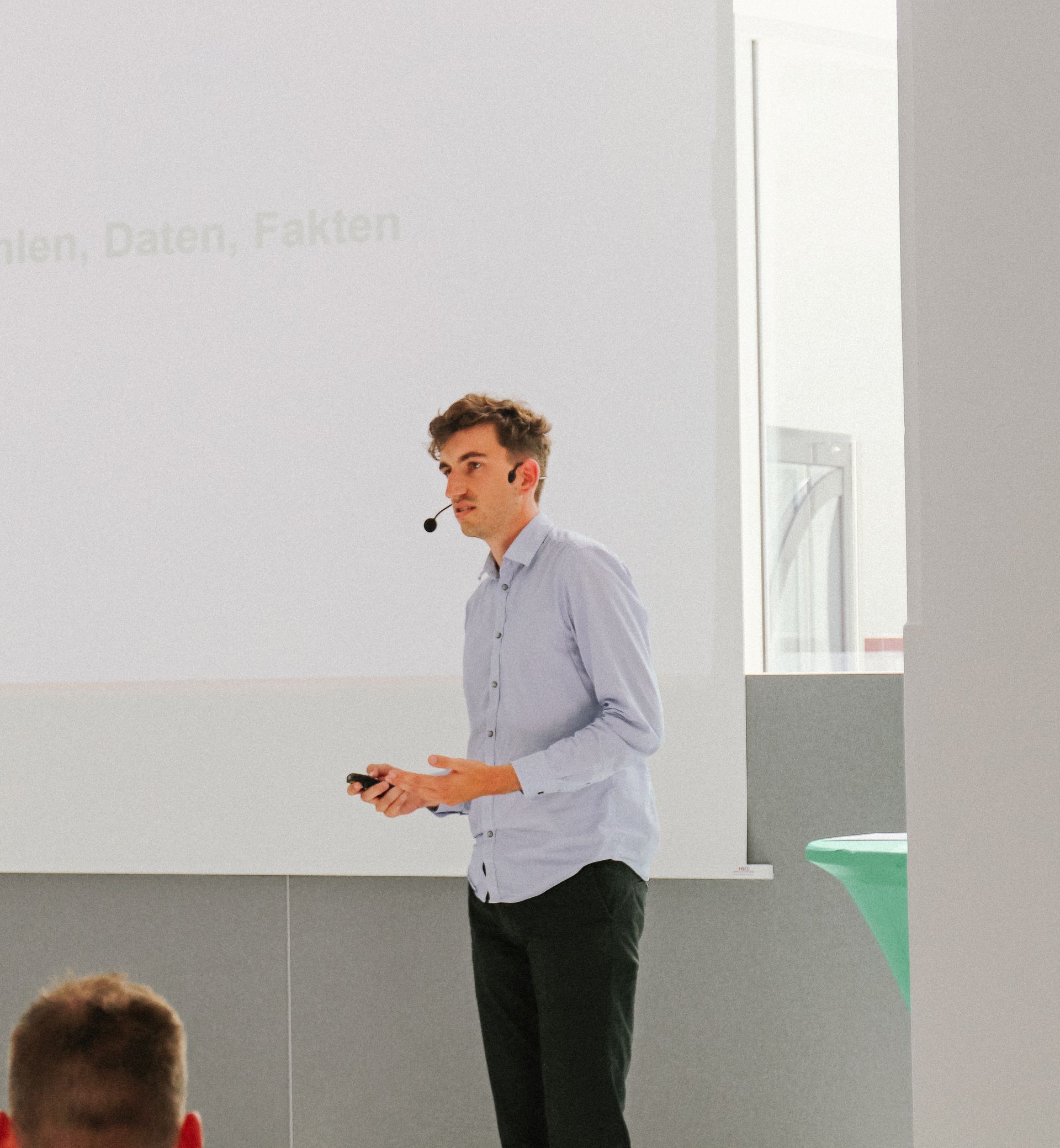 Ein Bild von Philipp Hubert bei einem Vortrag