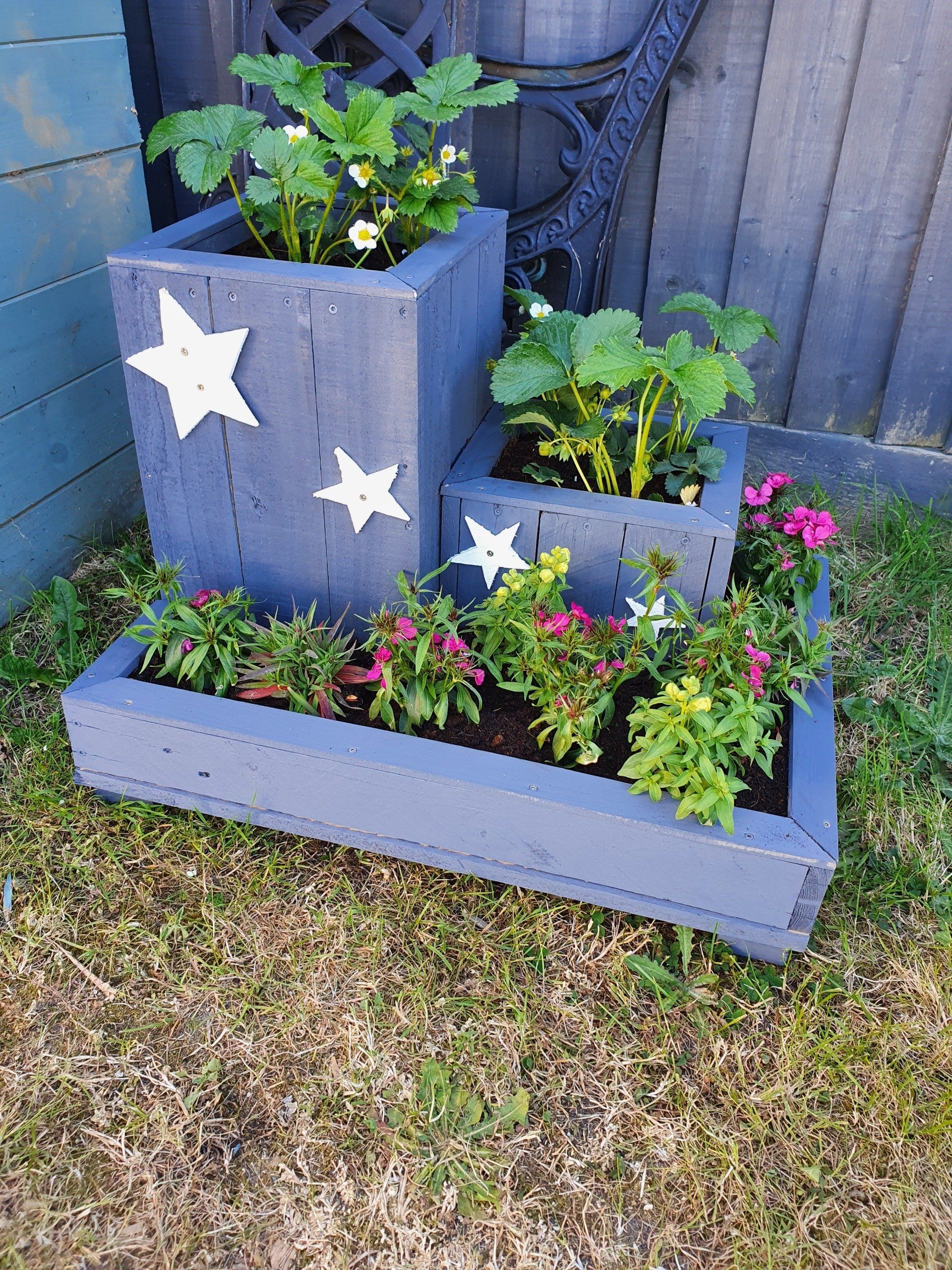 Triple flower box