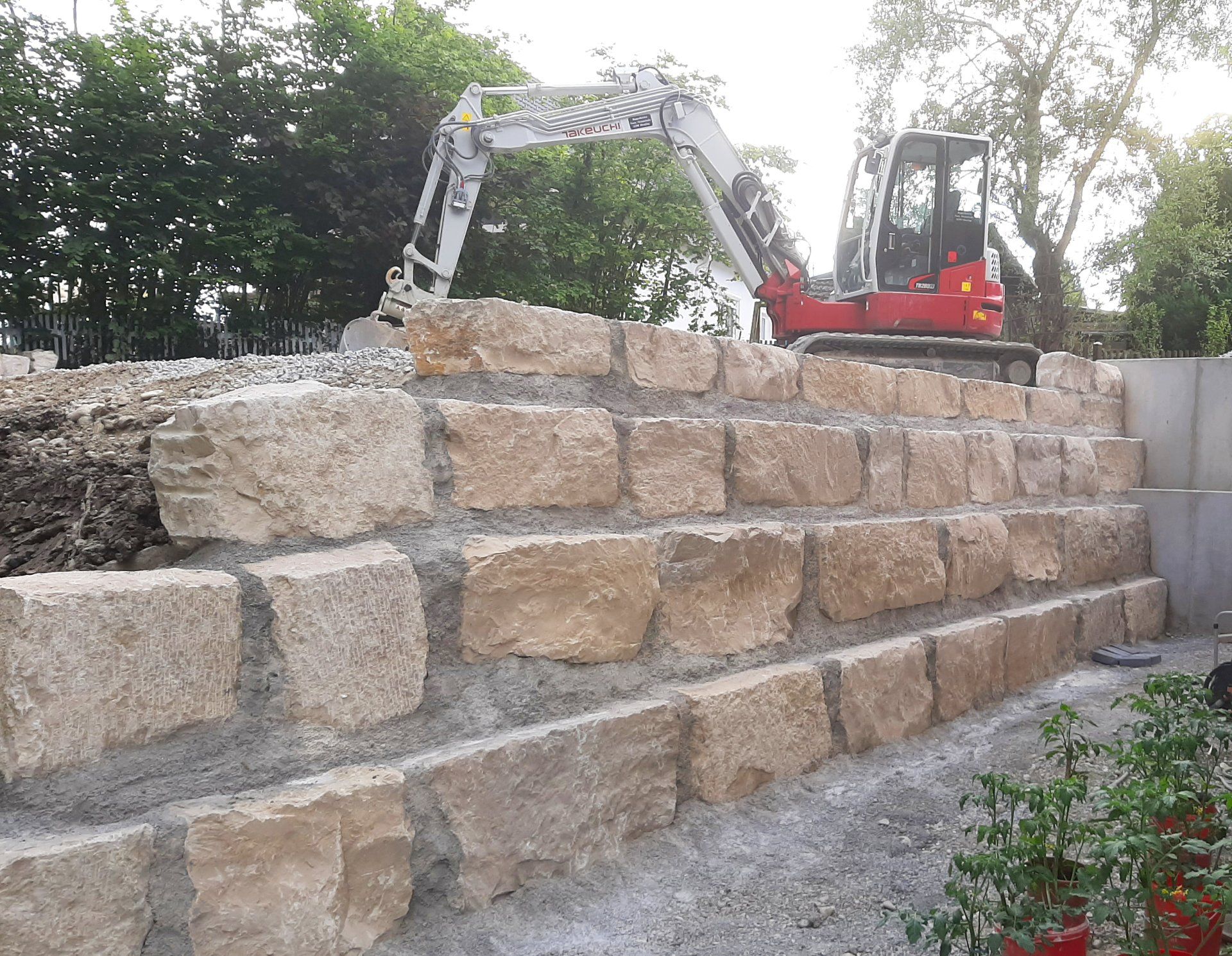 Natursteinmauer bzw. Stürzwand aus Naturstein von Westenrieder