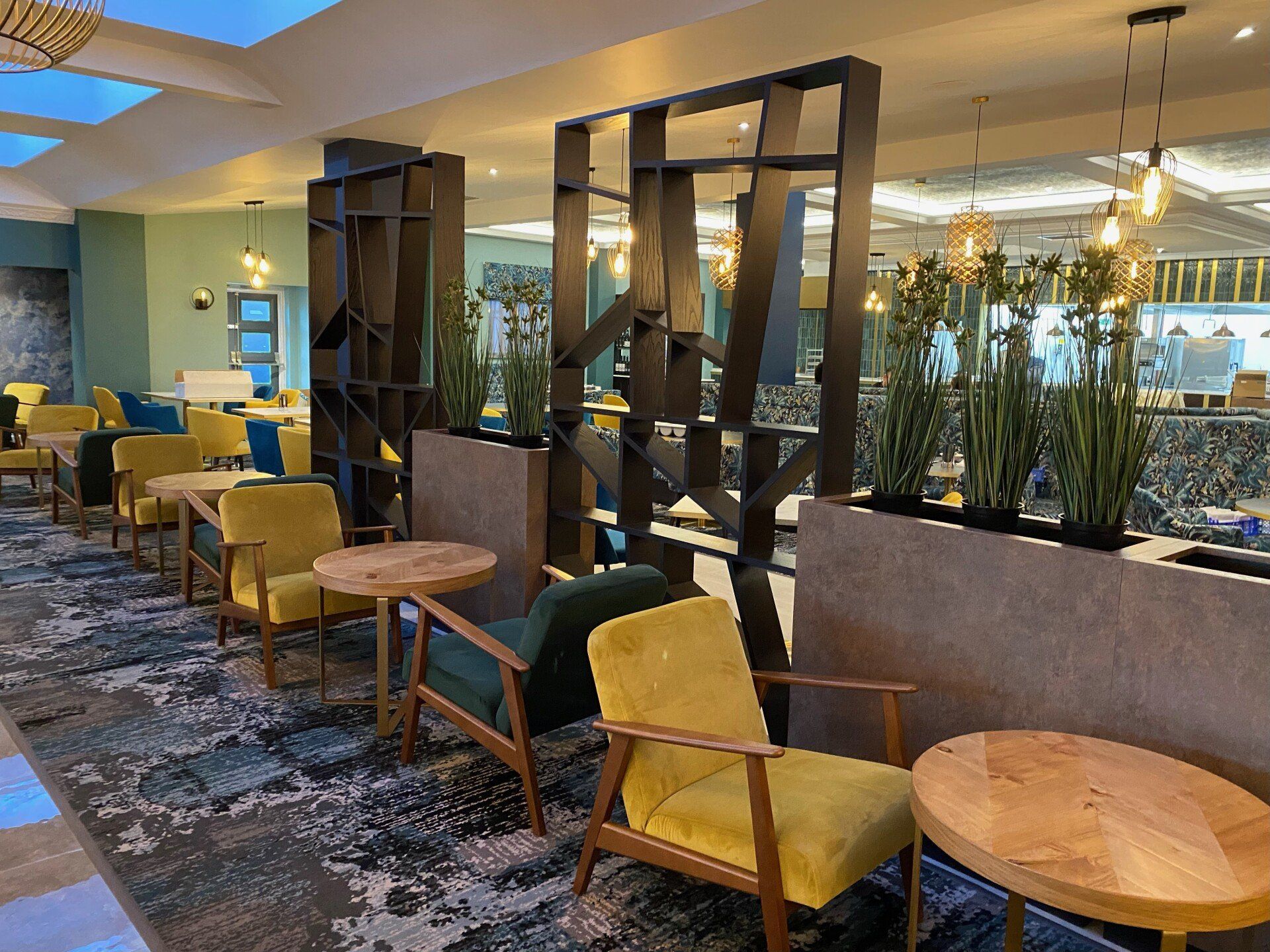 Hotel Restaurant wall partition divider