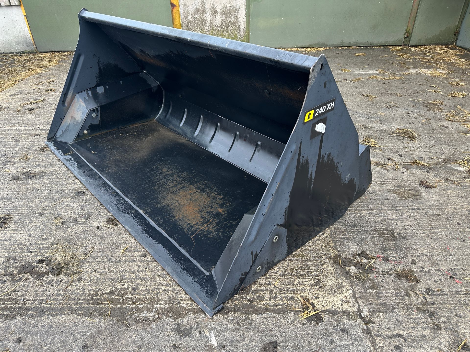 Toe Tip Bucket, Quicke Alo, Cat Telehandler Bucket, 8ft, Toothed, Earth Bucket, Rock Bucket, Manitou, JCB, CAT, Merlo, Kramer, Teleporter, JCB 3CX, Backhoe, Fermec, Massey Ferguson, Very strong bucket
