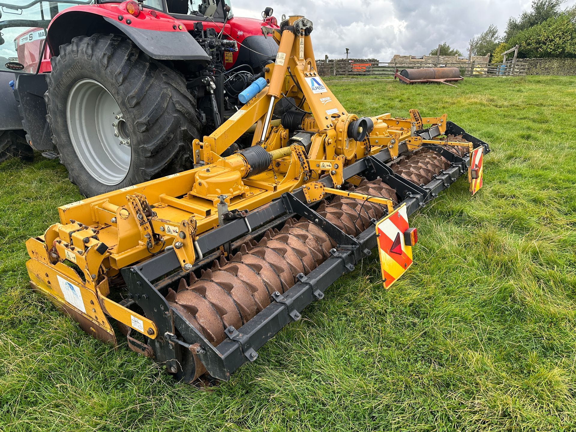 Alpego, Alpego Power Harrow, Folding Power Harrow, Maschio, Kuhn Harrow, Ploughing, Kuhn Verge Mower, TBES 242, 2023, Excellent, Flail Mower, Ditch Mower, Offset, Kuhn RM 320, Flail Mower, Kuhn Mower, Crop Cutter, Crop Residue Mower, Teagle TBM 250 Flail Mower, Mulcher, Shredder, Topper, Grass Cutter, Kuhn