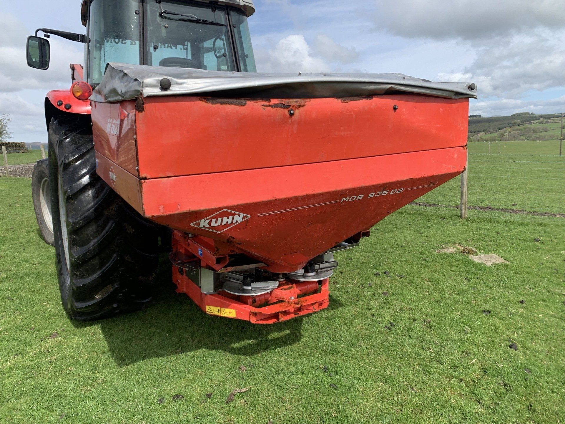 Kuhn Fertiliser Spreader for Sale, Till, Fert, Fertiliser, Twin Disc, MDS 935, PTO, 2 Bags, 1 Bag, Multi Disc Spreader, Sulky, Amazone, Kverneland, KRM,Tosside, Parkers Trading, Skipton, Settle, North Yorkshire, Machinery, Dealer, Trader, Spares, Repairs, Welding, Fabrications, Sheep, Cow, Land, Grass, Sward Slitter, Opico, Ritchie,