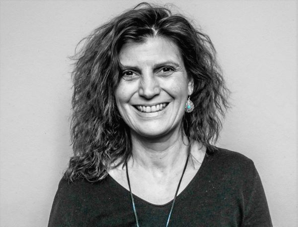 Niritya, Heilpraktikerin für Psychotherapie im Saarland unterstützt Sie mit Gestalttherapie, Innere Kind Arbeit, Gesprächstherapie und Meditation im Raum Saarbrücken bei Ängsten, Panikattacken, Eifersucht, bei Depressionen, Trauer oder Verlust. Auch: Komplizierte Trauer.