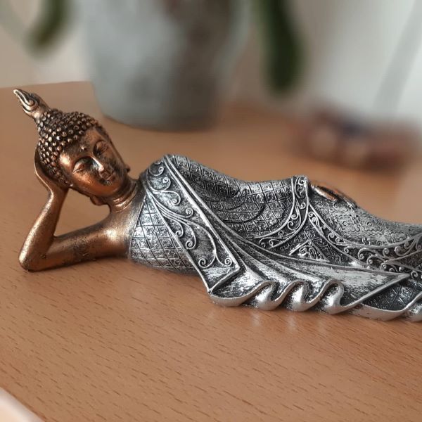 Der Buddha steht bei Niritya für Meditation, Achtsamkeitsbasierte Verfahren und spirituelle Psychotherapie im Saarland.