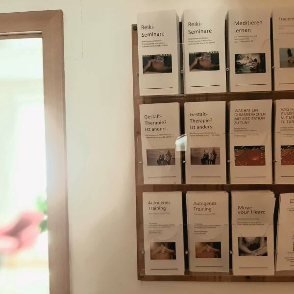 Seminarangebote von Niritya, Heilpraktikerin für Psychotherapie in Saarbrücken, z.B. in Gesprächstherapie und Gestalttherapie.