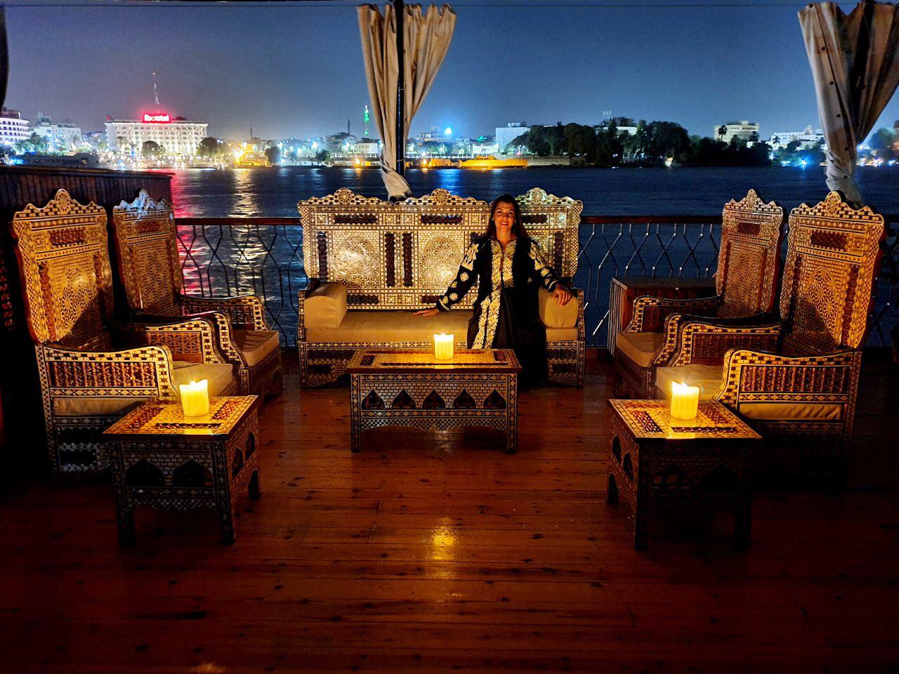 Dahabiya sur le Nil, voyage Égypte sur le Nil, croisières Deluxe Egypte, voyage Egypte pas cher, croisière Nil Egypte, voyage Egypte tout compris, agence de voyage Egypte, Agence de voyage Paris, Dahabiyat, Croisière sur le Nil en Dahabiya, visite Egypte, voyage en Egypte, séjour egypte all inclusive, nil view, Louxor, Assouan,