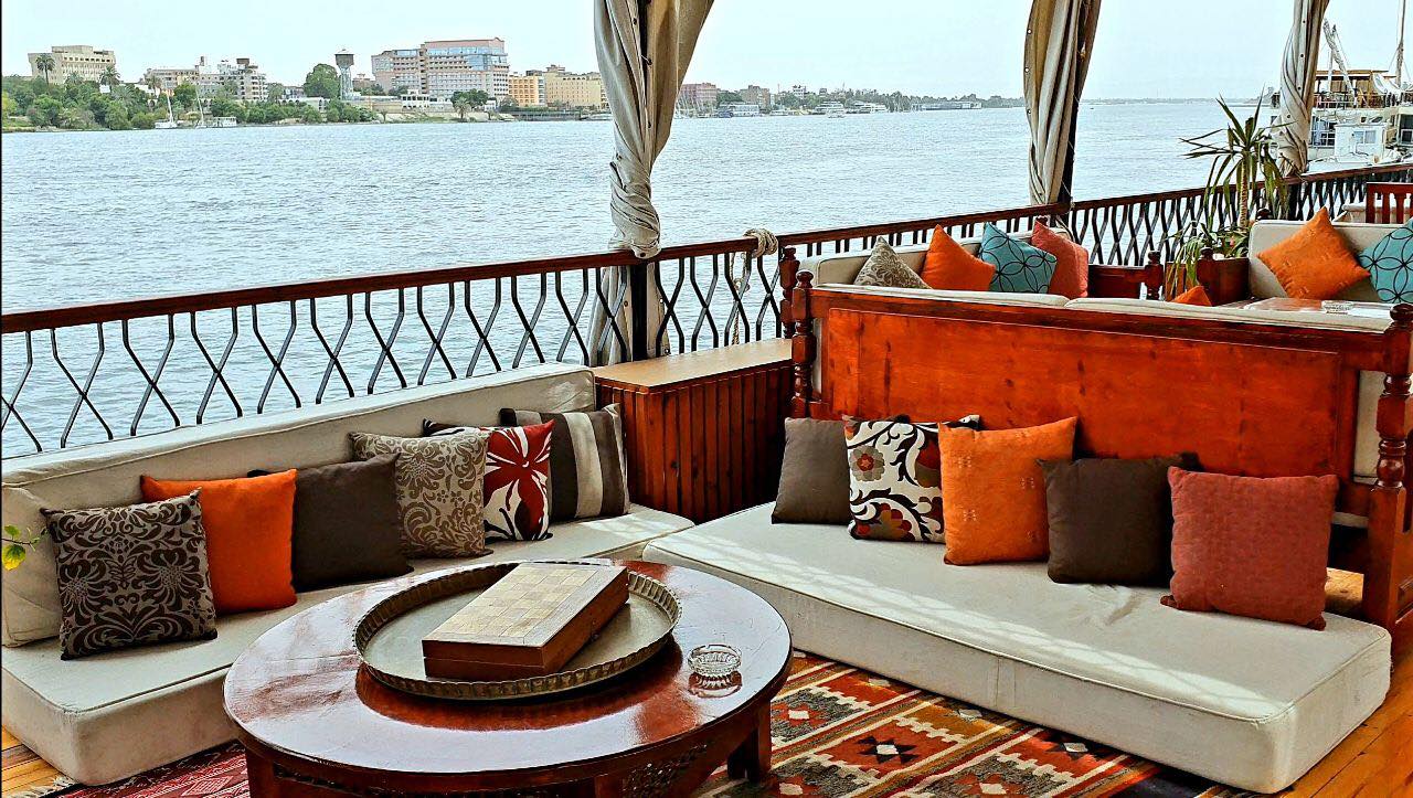 Dahabiya sur le Nil, voyage Égypte sur le Nil, croisières Deluxe Egypte, voyage Egypte pas cher, croisière Nil Egypte, voyage Egypte tout compris, agence de voyage Egypte, Agence de voyage Paris, Dahabiyat, Croisière sur le Nil en Dahabiya, visite Egypte, voyage en Egypte, séjour egypte all inclusive, nil view, Louxor, Assouan,