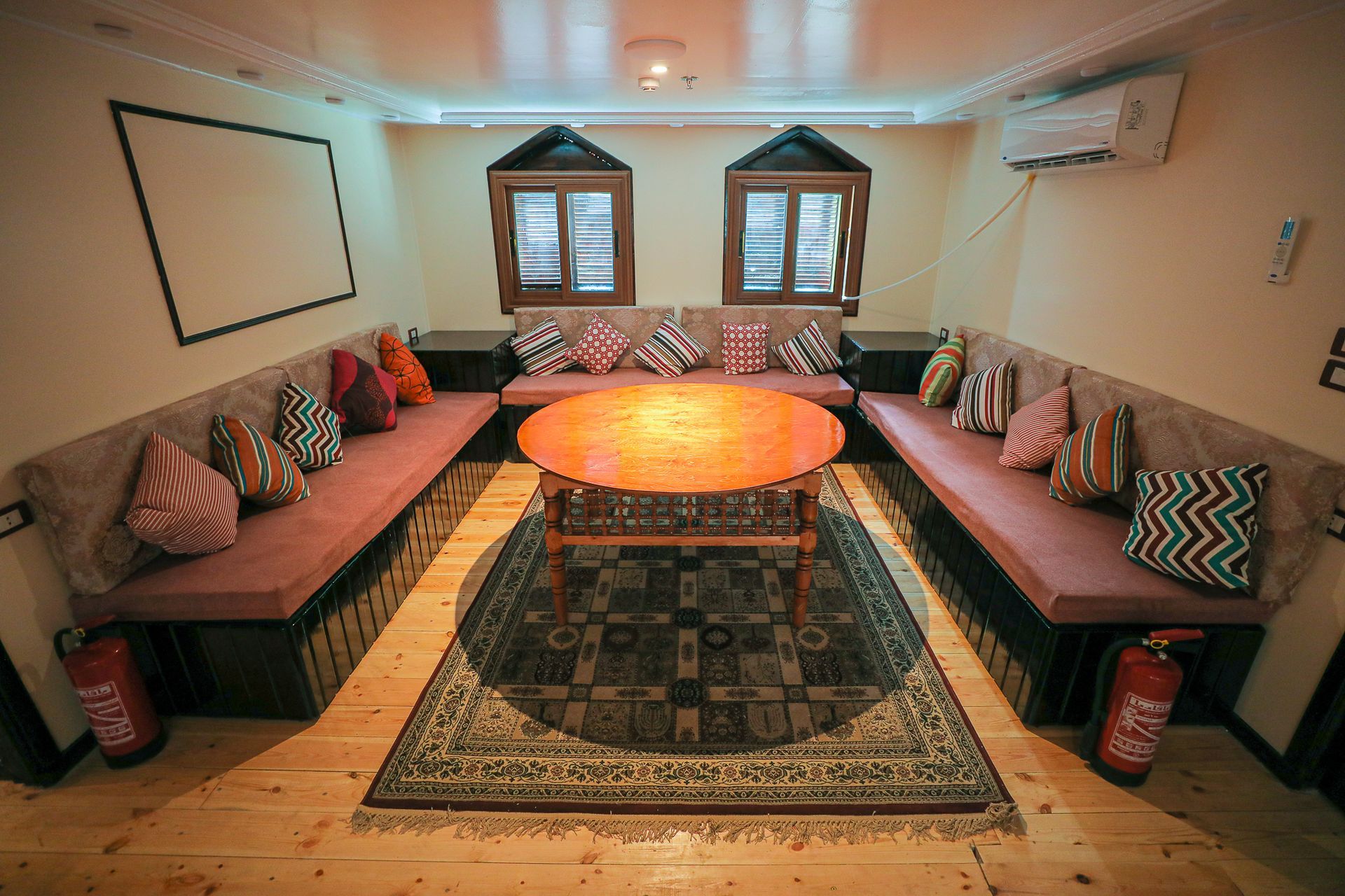 Dahabiya sur le Nil, voyage Égypte sur le Nil, croisières Deluxe Egypte, voyage Egypte pas cher, croisière Nil Egypte, voyage Egypte tout compris, agence de voyage Egypte, Agence de voyage Paris, Dahabiyat, Croisière sur le Nil en Dahabiya, visite Egypte, voyage en Egypte, séjour egypte all inclusive, nil view, Louxor, Assouan,