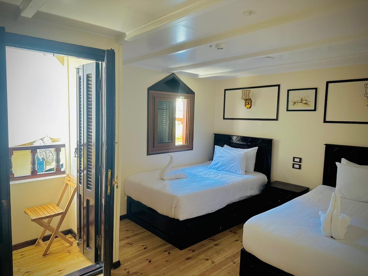 Dahabiya sur le Nil, voyage Égypte sur le Nil, croisières Deluxe Egypte, voyage Egypte pas cher, croisière Nil Egypte, voyage Egypte tout compris, agence de voyage Egypte, Agence de voyage Paris, Dahabiyat, Croisière sur le Nil en Dahabiya, visite Egypte, voyage en Egypte, séjour egypte all inclusive, nil view, Louxor, Assouan,