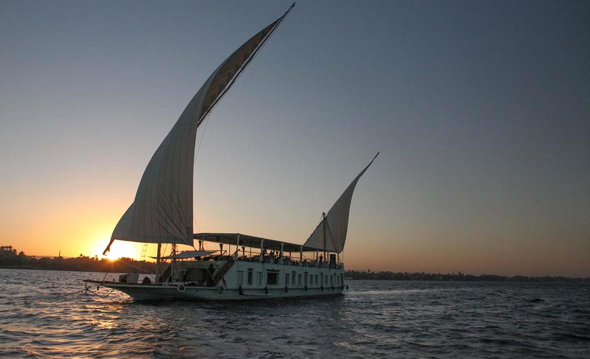 Dahabiya sur le Nil, voyage Égypte sur le Nil, croisières Deluxe Egypte, voyage Egypte pas cher, croisière Nil Egypte, voyage Egypte tout compris, agevnce de voyage Egypte, Agence de voyage Paris, Dahabiyat, Croisière sur le Nil en Dahabiya, visite Egypte, voyage en Egypte, séjour egypte all inclusive, nil view, Louxor, Assouan,