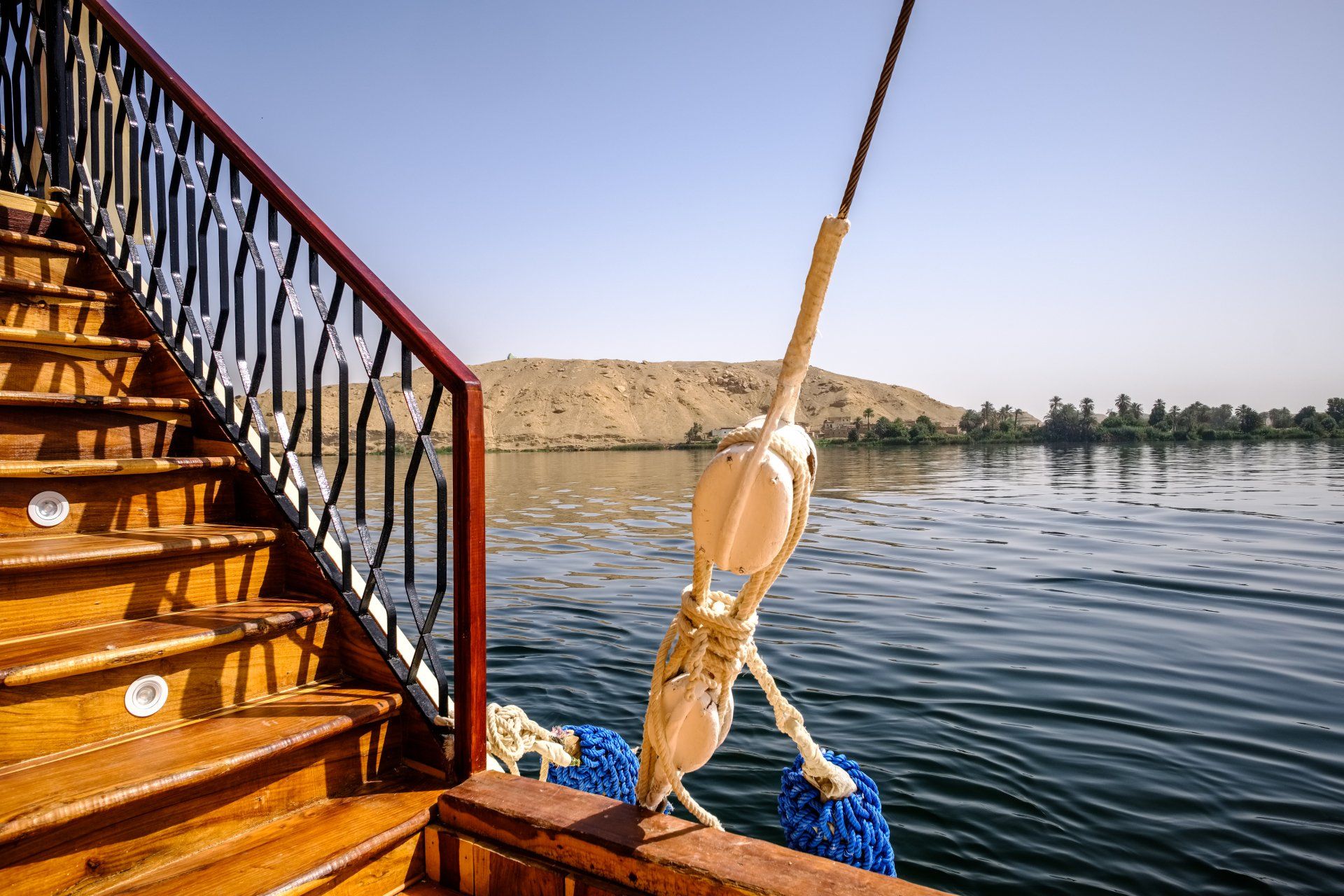 Dahabiya sur le Nil, voyage Égypte sur le Nil, croisières Deluxe Egypte, voyage Egypte pas cher, croisière Nil Egypte, voyage Egypte tout compris, agence de voyage Egypte, Agence de voyage Paris, Dahabiyat, Croisière sur le Nil en Dahabiya, visite Egypte, voyage en Egypte, séjour egypte all inclusive, nil view, Louxor, Assouan,