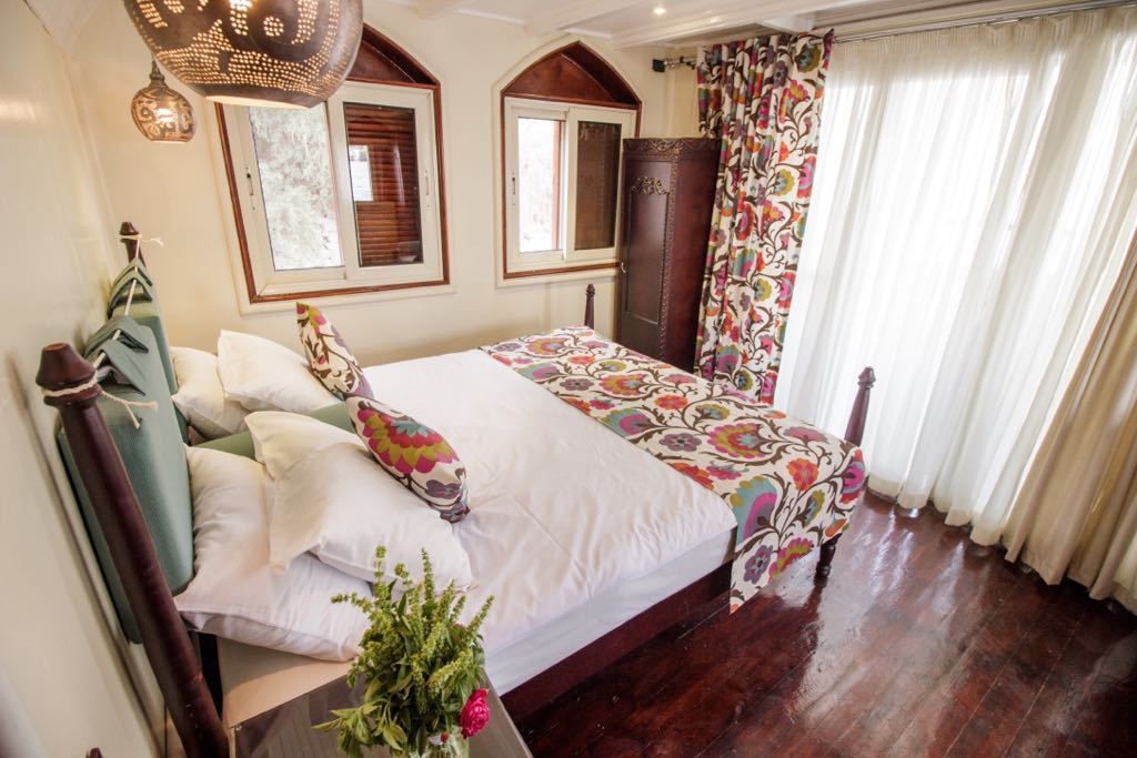 Dahabiya sur le Nil, voyage Égypte sur le Nil, croisières Deluxe Egypte, voyage Egypte pas cher, croisière Nil Egypte, voyage Egypte tout compris, agence de voyage Egypte, Agence de voyage Paris, Dahabiyat, Croisière sur le Nil en Dahabiya, visite Egypte, voyage en Egypte, séjour egypte all inclusive, nil view, Louxor, Assouan,