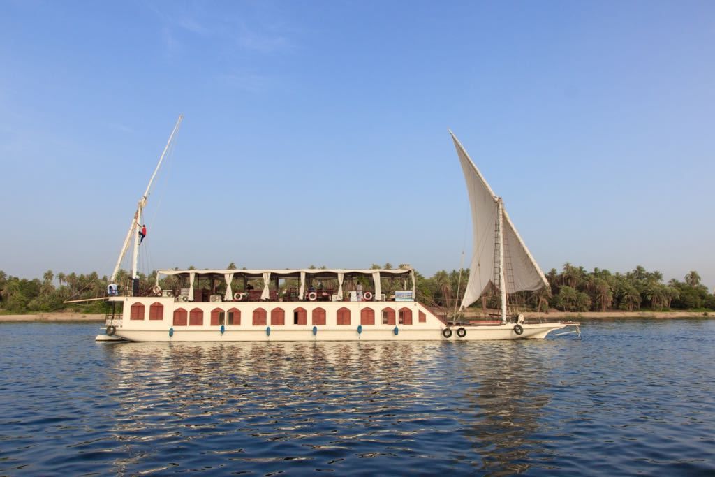 dahabiya sur le Nil, croisière sur le Nil, croisière petit bateau, agence de voyage egypte, croisière Deluxe Nil, Louxor, Assouan, Egypte, felouque sur le Nil,