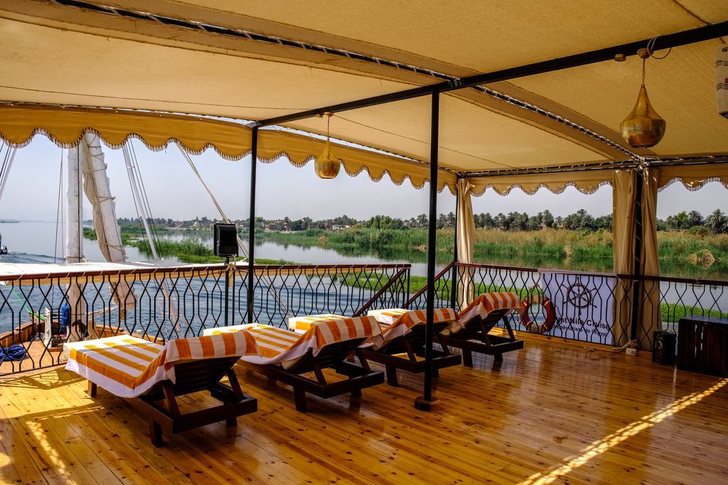 Dahabiya sur le Nil, voyage Égypte sur le Nil, croisières Deluxe Egypte, voyage Egypte pas cher, croisière Nil Egypte, voyage Egypte tout compris, agence de voyage Egypte, Agence de voyage Paris, Dahabiyat, Croisière sur le Nil en Dahabiya, visite Egypte, voyage en Egypte, séjour egypte all inclusive, nil view, Louxor, Assouan,