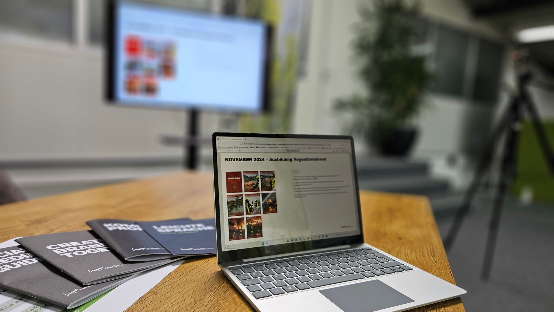 Präsentation Social-Media-Strategie – Entscheidung zwischen interner und externer Betreuung