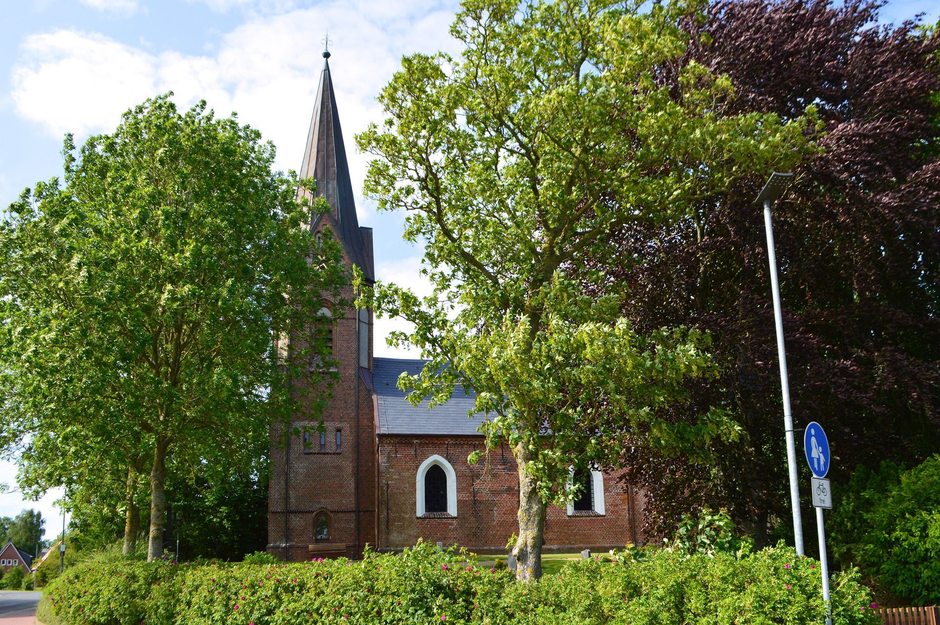 südliche Ansicht der Kirche St. Michael in Welt