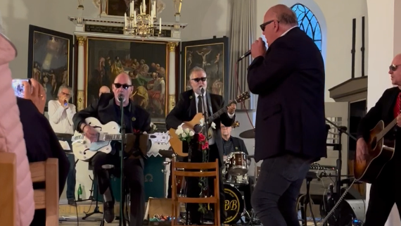 Pastor Ralf-Thomas Knippenberg mit der St. Jürgen Blues Band St. Jürgen Blues Band