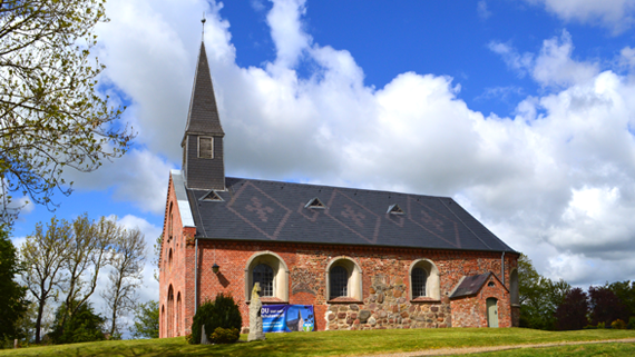Link zur Seite St. Martin in Vollerwiek Link zur Seite St. Martin in Vollerwiek. Das Bild zeigt die Kirche.