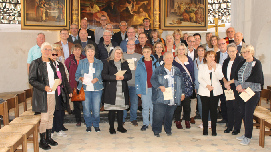 Link auf die Seite Konfirmation. Das Bild zeigt die Konfirmanden der Goldene Konfirmation in Garding 2025. Link auf die Seite Konfirmation. Bild Konfirmanden der Goldene Konfirmation