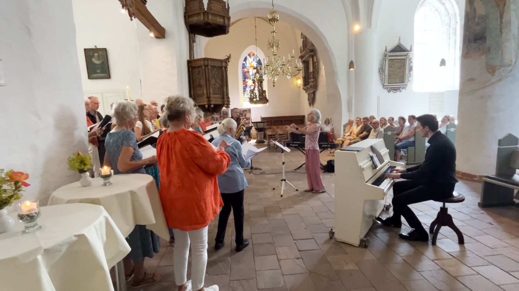Verabschiedung Kantorin E. Weisenberger: Musik mit Malte Wienhues, Elisabeth leitet den Chor