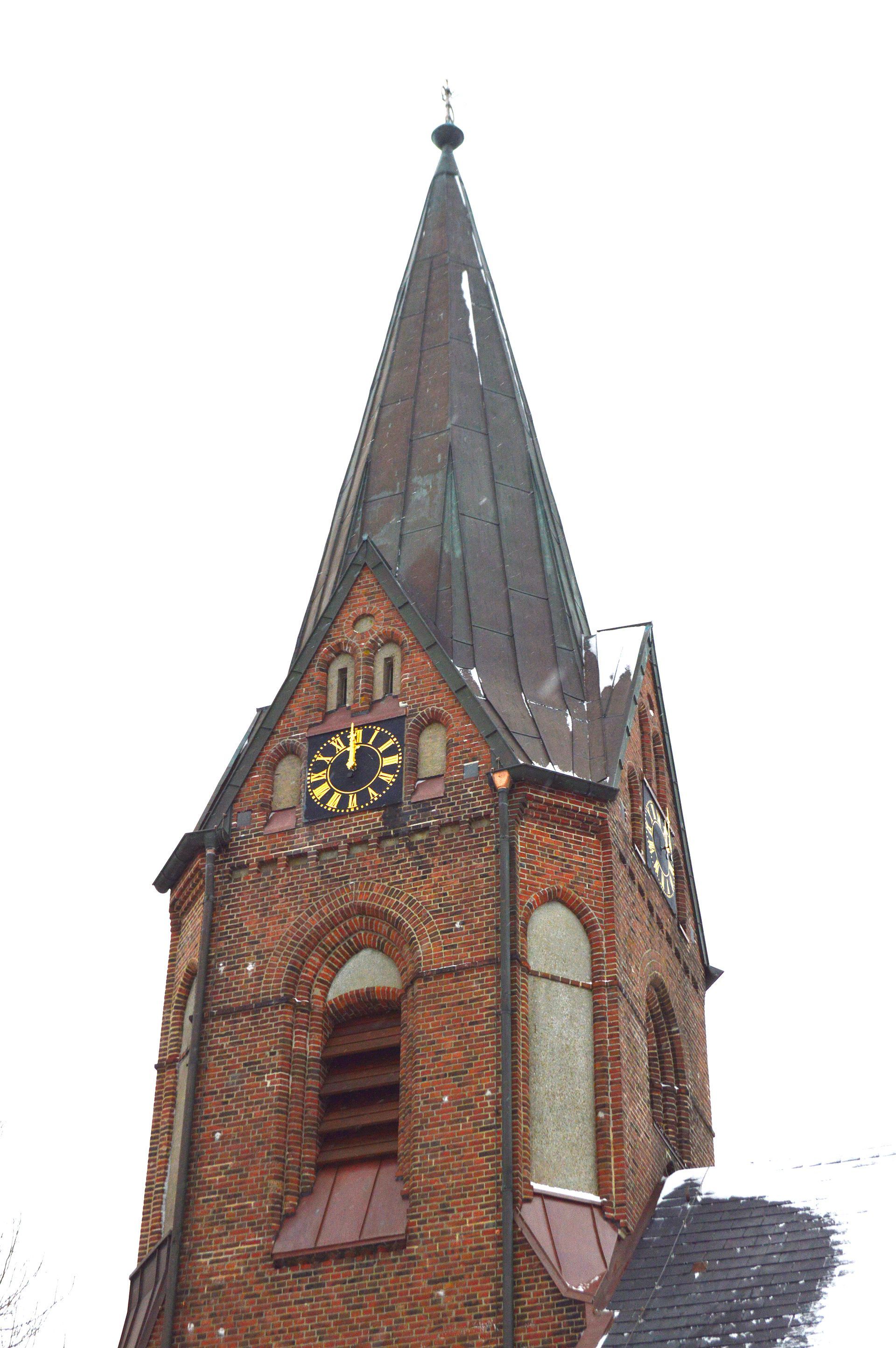 Das Bild zeigt die verschneite Kirche St. Michael in Welt im Winter 23