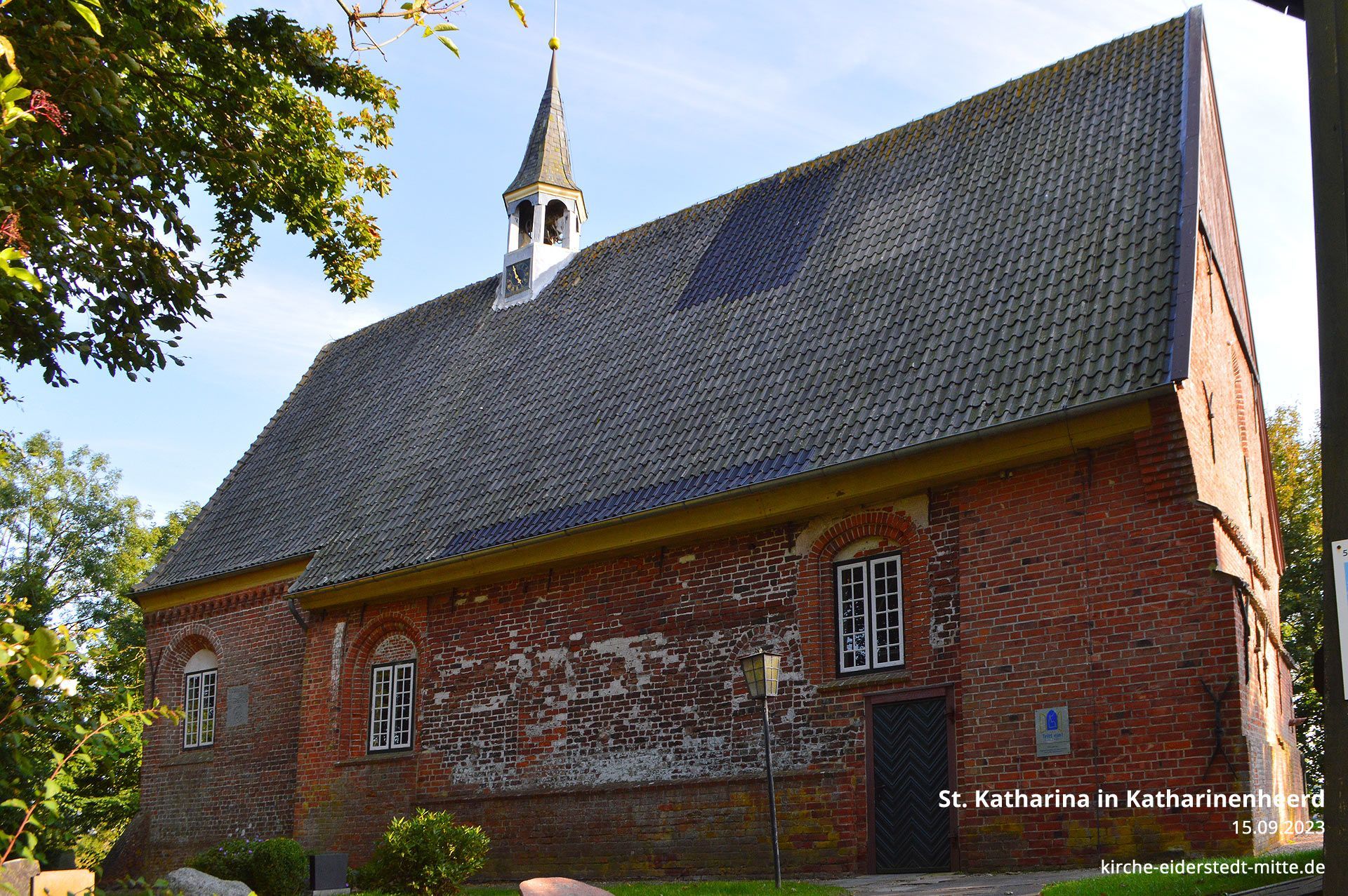 Das Bild zeigt die nördliche Kirche