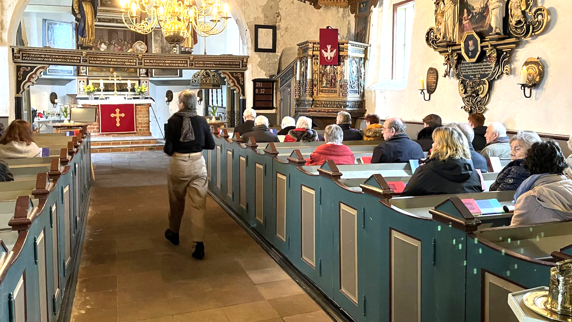 Link zur Seite Gottesdienste. Das Bild zeigt einen Gottesdienst in der Kirche St. Katharina. Link zur Seite Gottesdienste. Das Bild zeigt einen Gottesdienst in der Kirche St. Katharina.