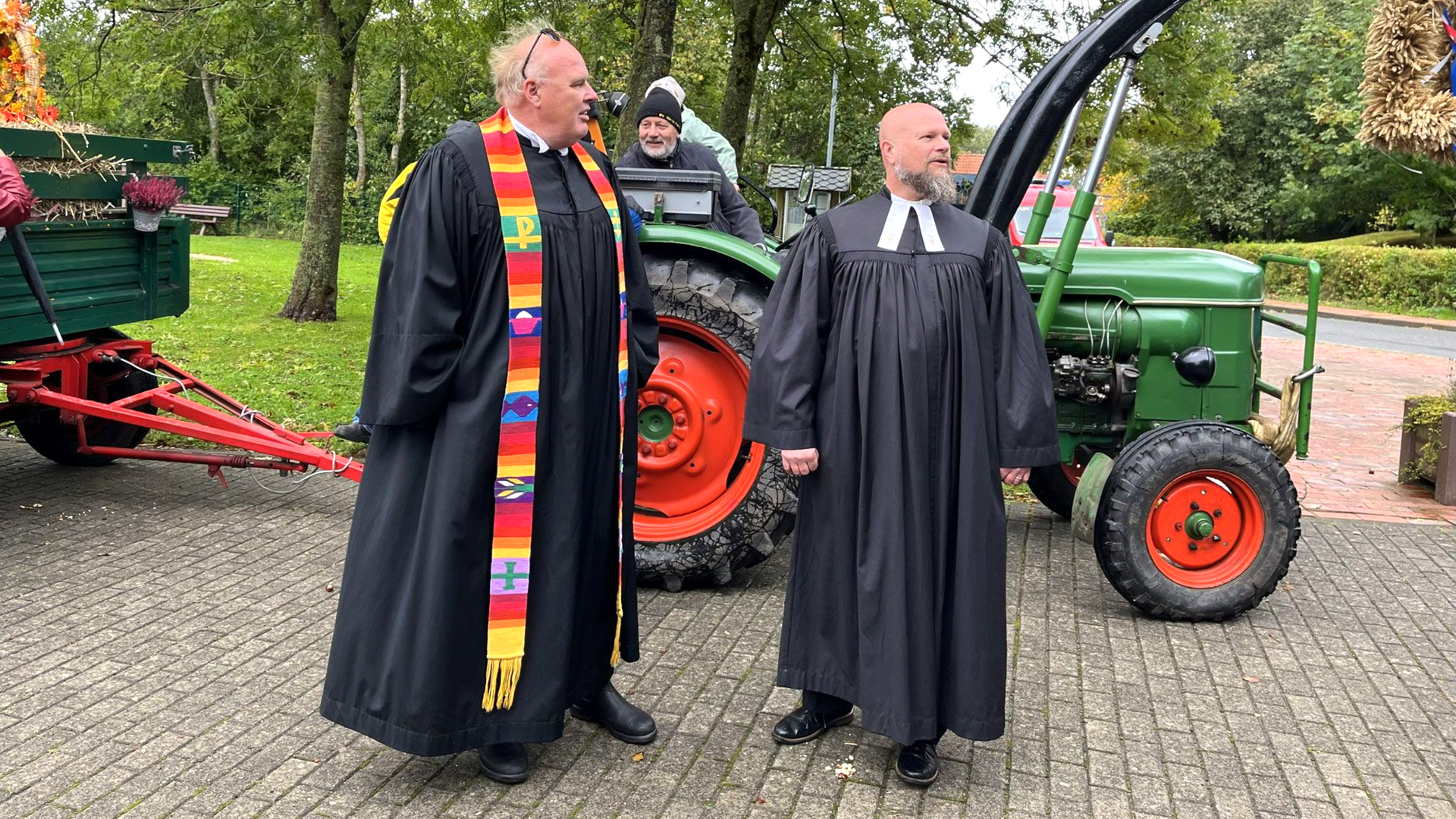 Link zur Seite Über uns. Das Bild zeigt Pastor Ralf Thomas Knippenberg und Pastor Jörg Reglinski. Link zur Seite Über uns.
Das Bild zeigt Pastor Knippenberg und Pastor Reglinski