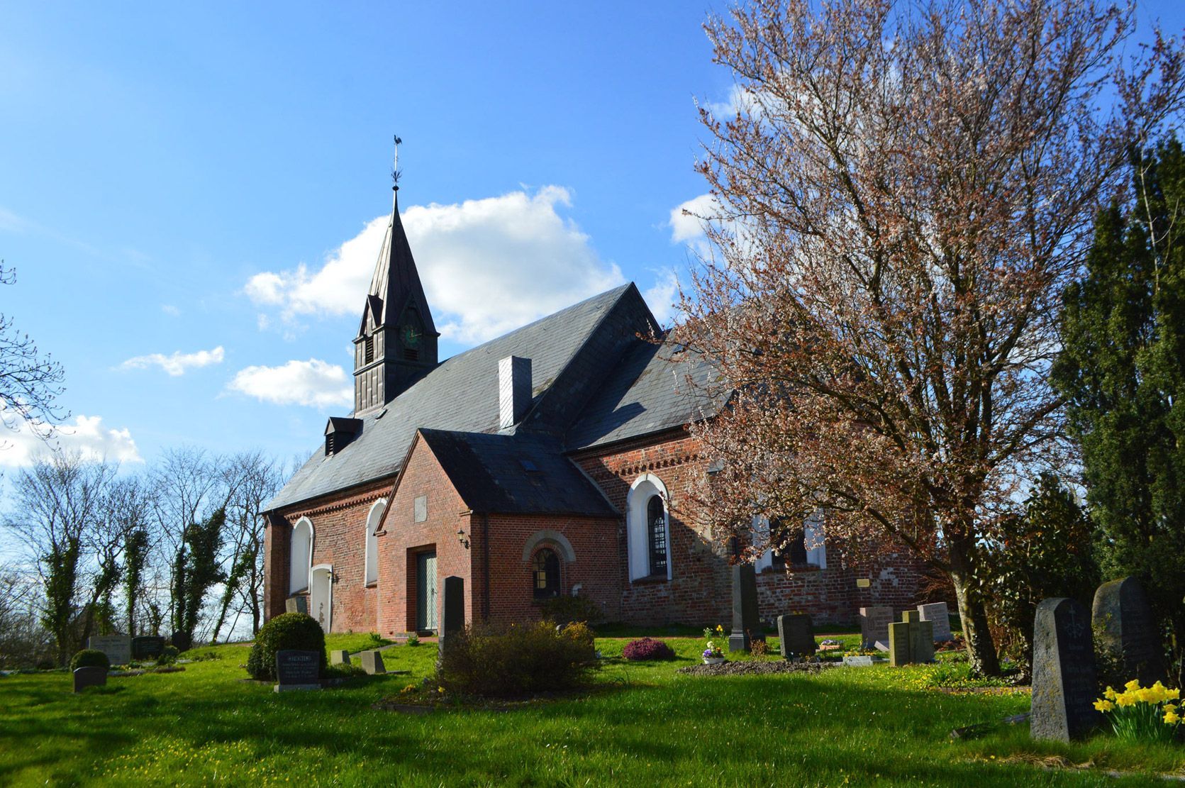Das Bild zeigt die sSJohannis in Poppenbüll vor der Sanierung..