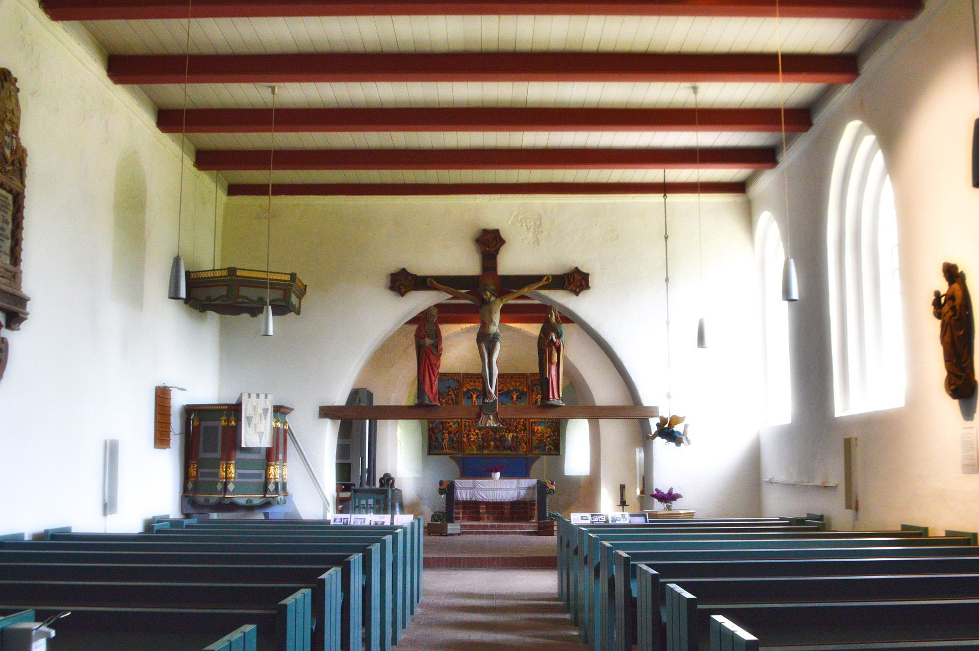 Blick auf das spätgotisches Triumphkreuz