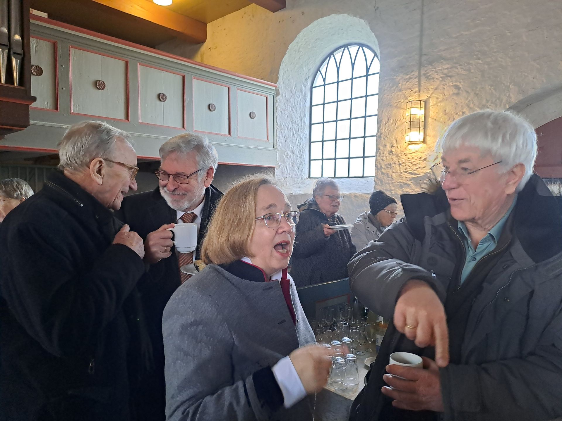 Das Bild zeigt die Wiedereröffnung am 2.2.25. Im Bild Pröpstin Inken Wöhlbrand