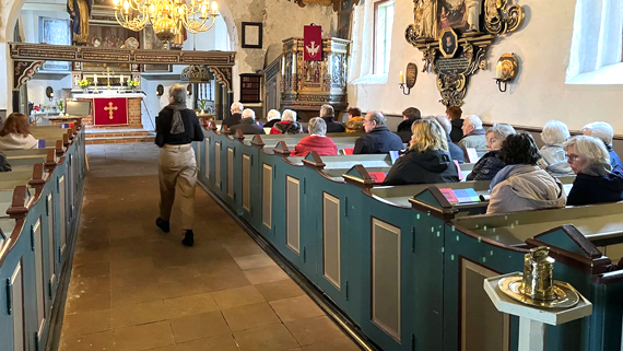 Link zur Seite Gottesdienste. Das Bild zeigt einen Gottesdienst in der Kirche St. Katharina Link zur Seite Gottesdienste. Das Bild zeigt Gottesdienst in St. Katharina