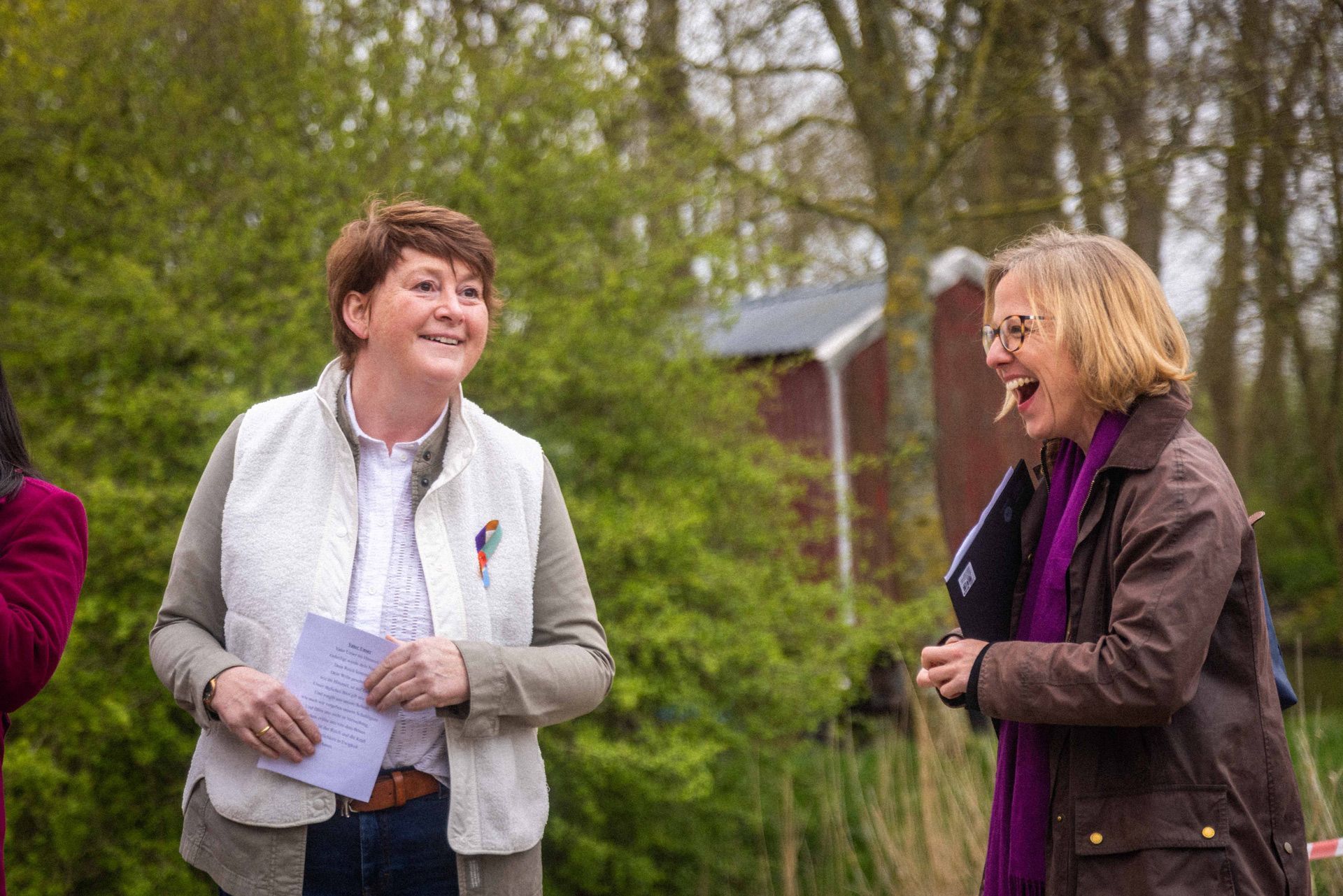 Das Bild zeigt LandFrauen-Präsidentin Claudia Jürgensen und Bischöfin Nora Steen
