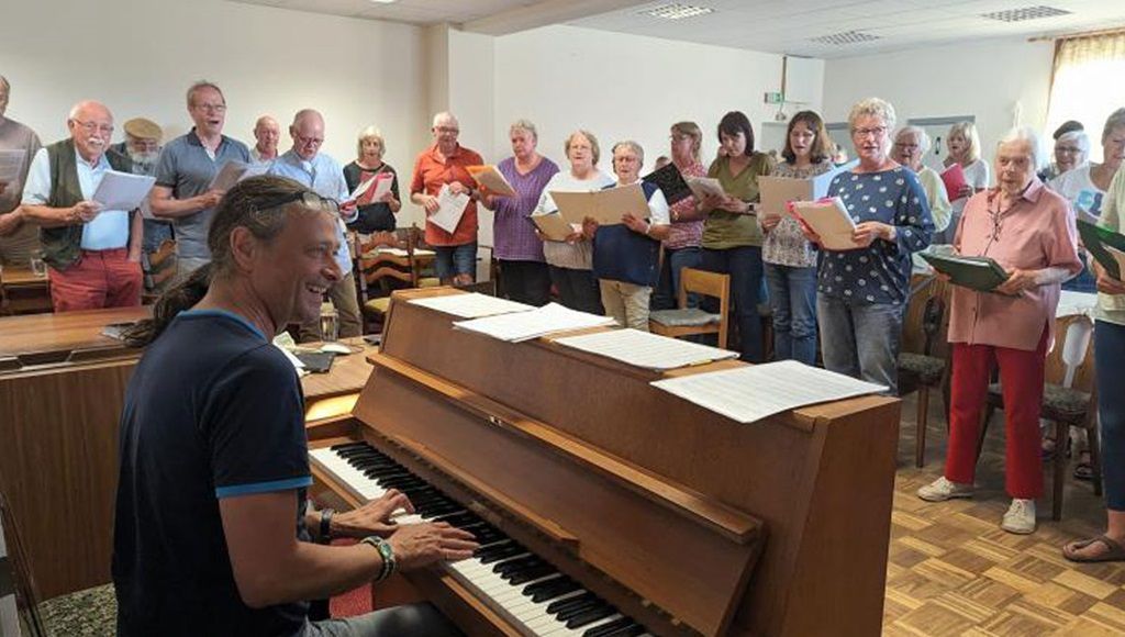 Chorprobe vom Chor Das Bild zeigt eine Chorprobe vom Chor Sing man to