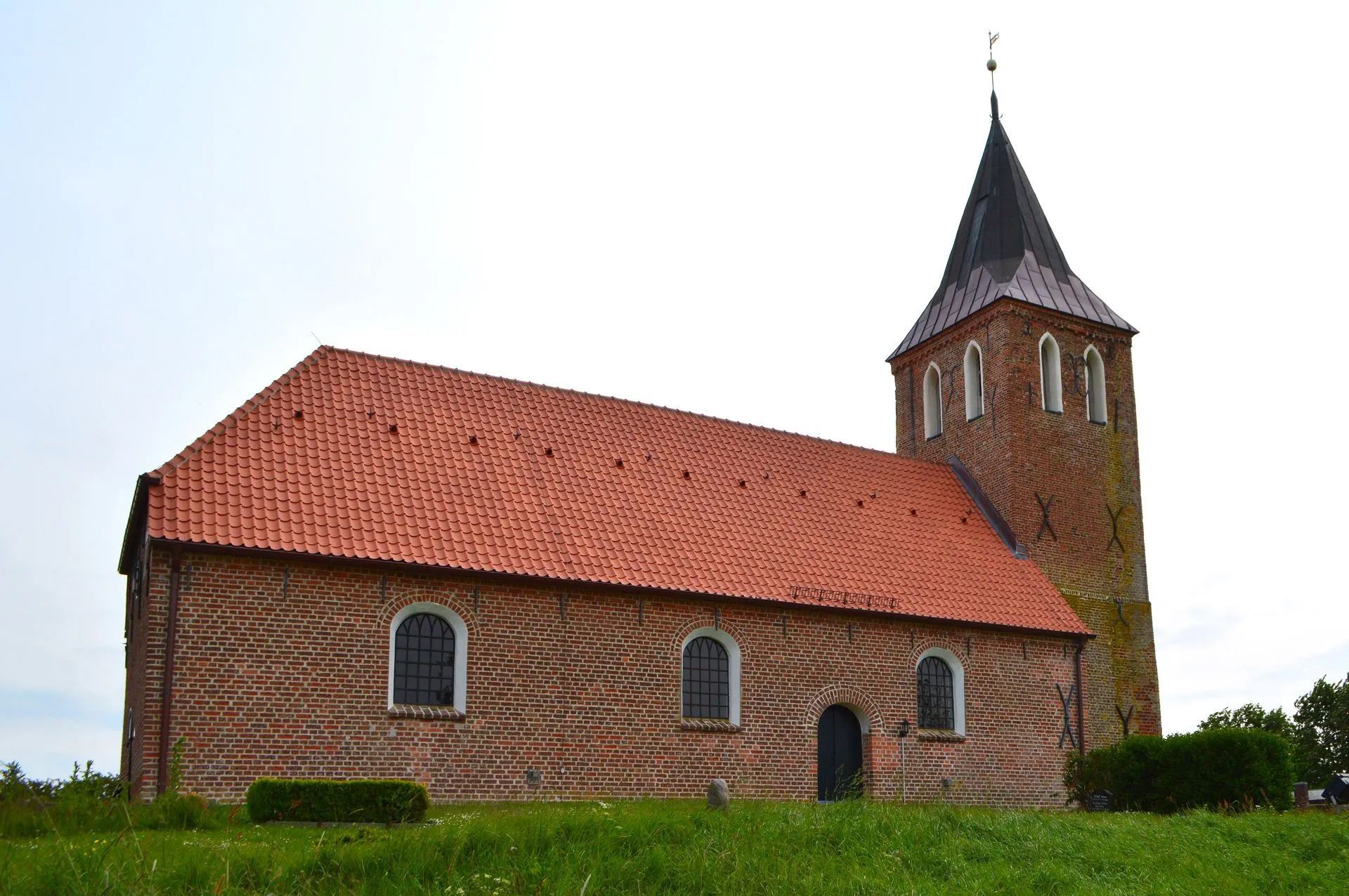 Nach der Sanierung. Straßenseitige Ansicht von St. Stephanus.