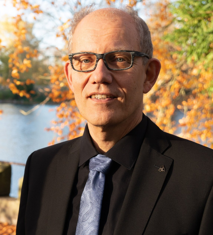 Rolf Cyrus - Trauerredner, Freier Theologe Foto von Rolf Cyrus 1 - Trauerredner, Freier Theologe