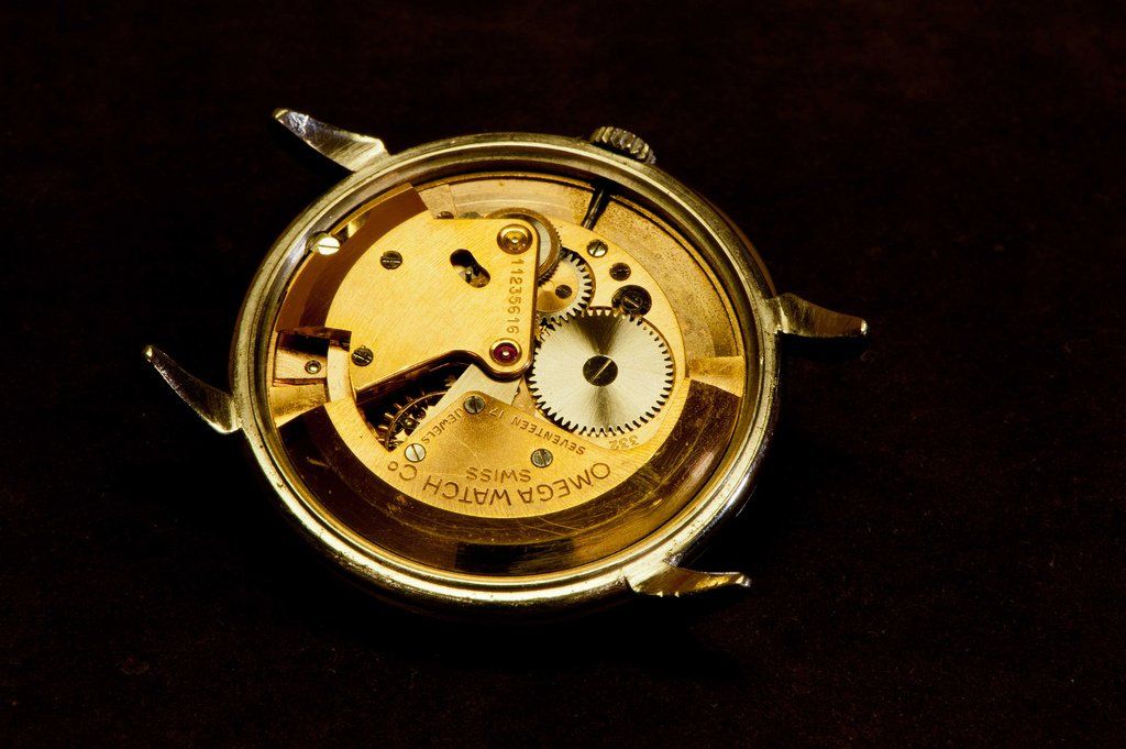 Omega Uhrwerk reparieren