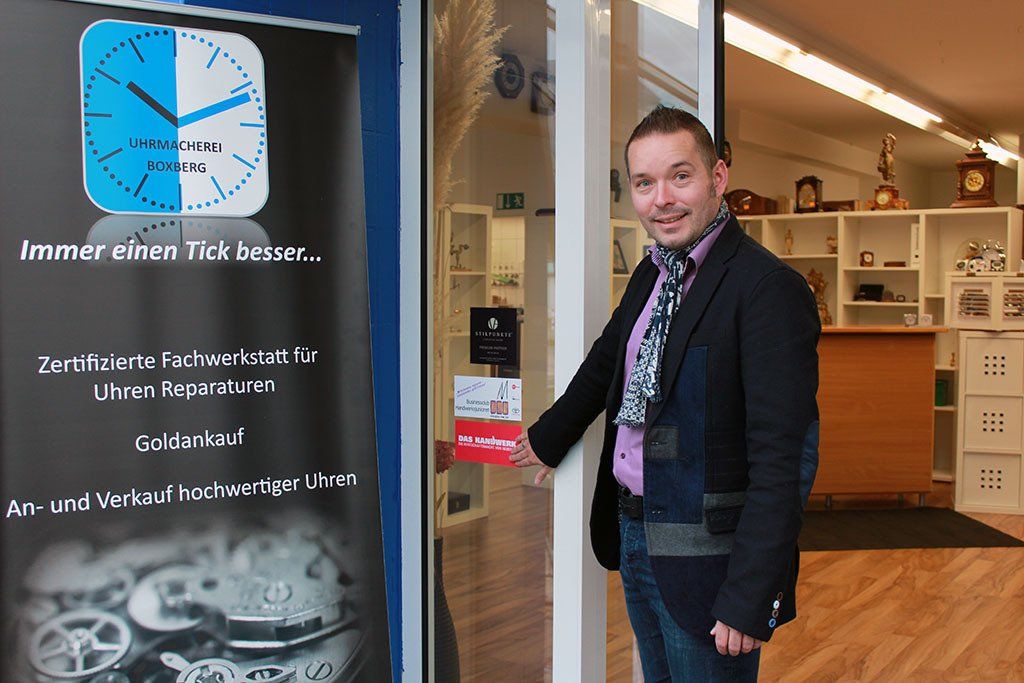 Wir kleben für das Uhrmacher Handwerk