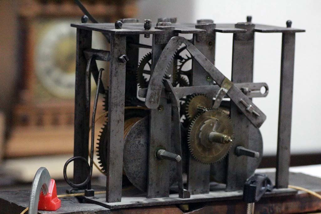 Großuhrwerk reparieren