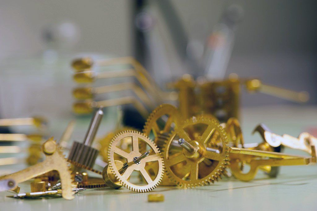 Zerlegtes Grossuhrwerk Grossuhr reparieren